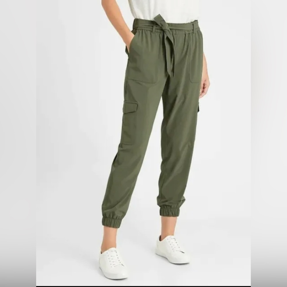 NWT Banana Republic Women's Tie-Waist Cargo Jogger Size L Reg Brown